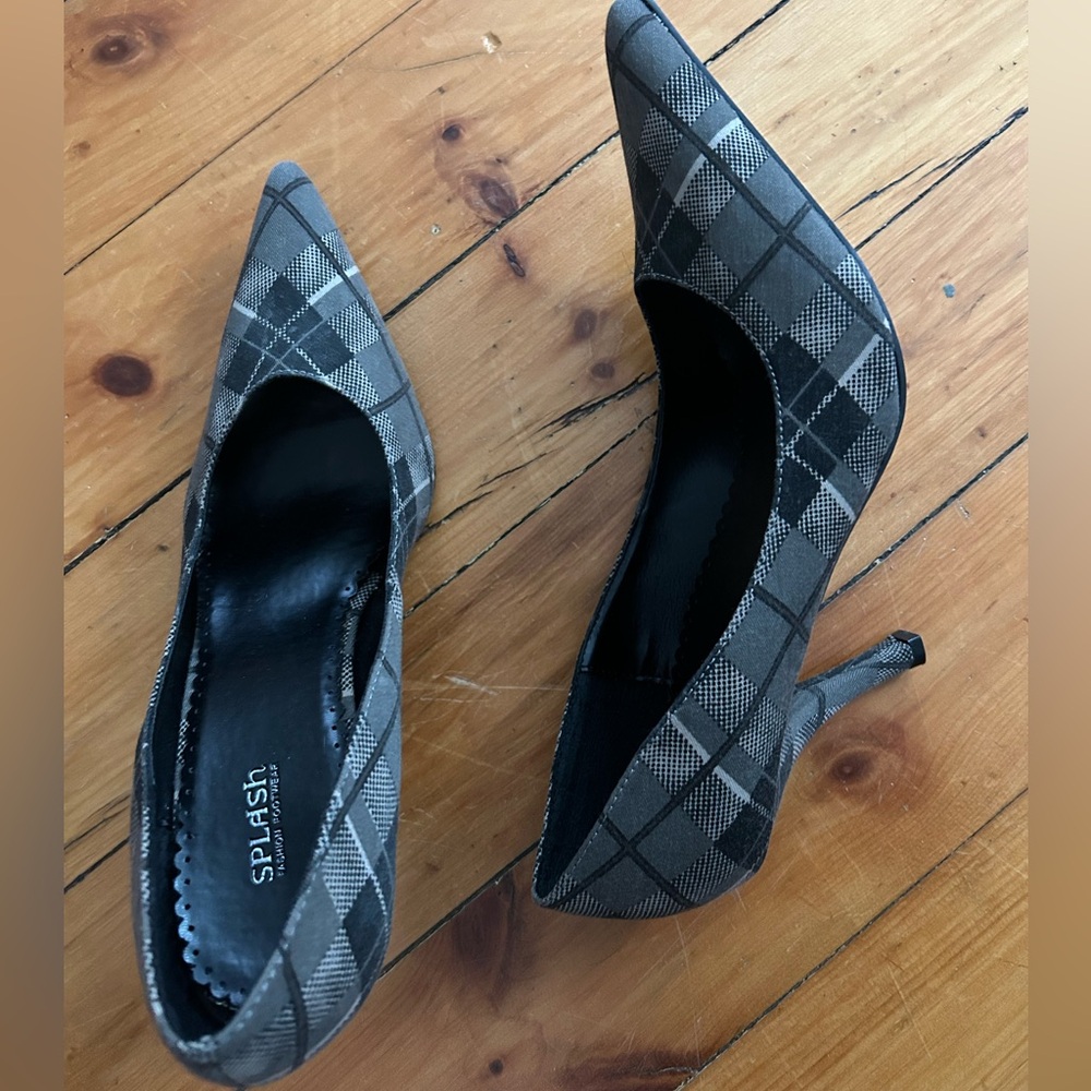 ☀️3/$25 Splash plaid pumps gray black 7.5